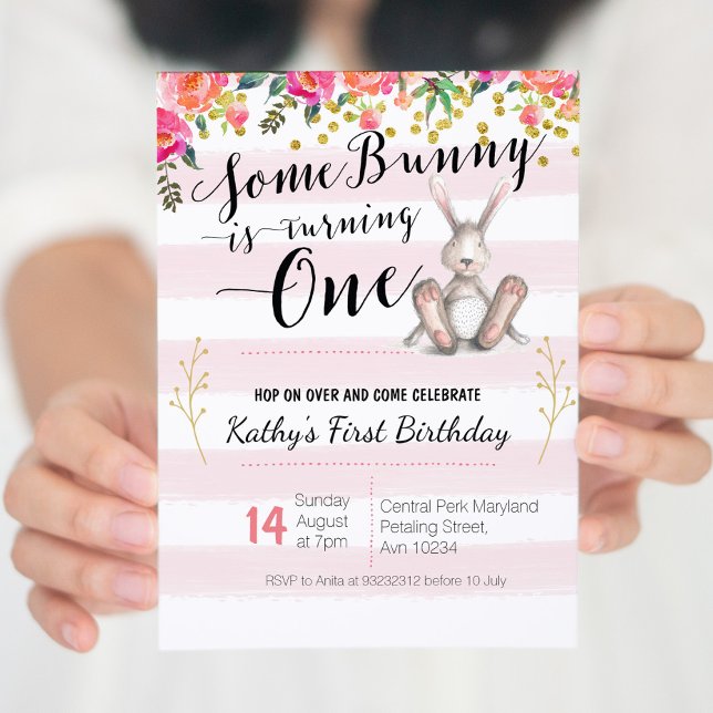 Un lapin devient un Invitation floral d'anniversai (Créateur téléchargé)