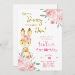 Un lapin fait une invitation pour un anniversaire