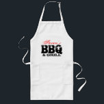 Un long tablier BBQ personnalisé pour lui<br><div class="desc">Un long tablier de barbecue pour lui. Votre nom BBQ et grill. Personnalisable par nom. Idée cadeau mignonne pour les anniversaires ou Fêtes des pères masculins. Faites des oncles papas et des grands-pas des chefs fiers.</div>