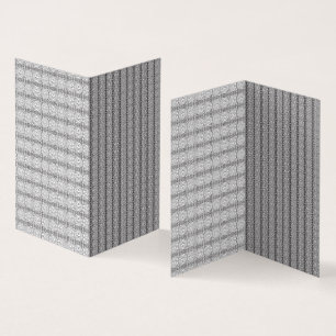 Un motif géométrique blanc et gris remplit l'image