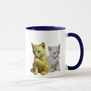 Un mug avec deux chatons faisant leurs toilettes.