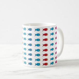 Un mug avec une école de poissons