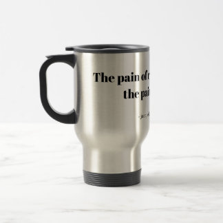 Un mug de voyage avec une citation inspirante pour
