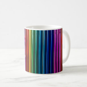 Un mug original décoré avec des tubes métalliques.
