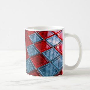 Un mug stylisé au couleurs éclatantes.