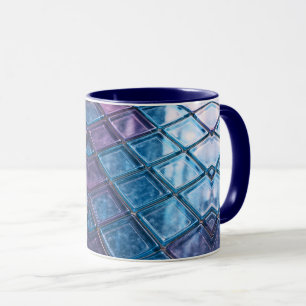 Un mug stylisé avec losange aspect vitraux.