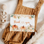 Un Petit Carte de remerciements Baby shower Citrou<br><div class="desc">Express votre gratitude sincère à vos proches avec notre Baby shower de de la petite Citrouille d'automne Merci Cartes. Ces cartes de charme sont le moyen parfait pour montrer l'appréciation de leur présence et des cadeaux réfléchis à votre baby shower d'inspiration automnale. Avec un thème citrouille délicieux et une touche...</div>