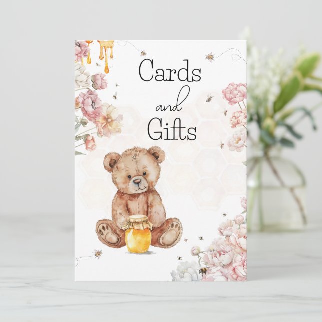 Un petit miel est sur le chemin Cartes et Cadeaux  (Debout devant)