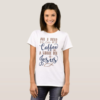 Un peu du café et du T-shirt de Jésus