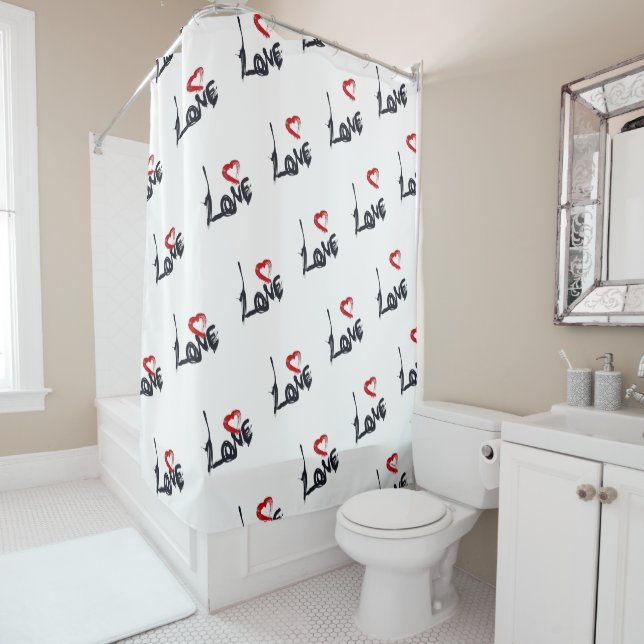 Un rideau de douche de coeur d'amour (En situation)