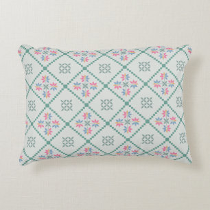 Un simple coussin décoratif à motif géométrique