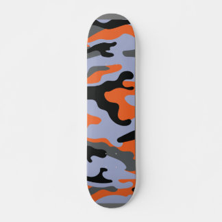 Un skateboard au design dynamique.