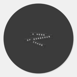 Un Sticker Étiquette Embossé De Chaos Magnifique
