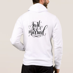 Un Sweat - shirt à capuche marié