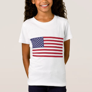 Un t-shirt de fille patriotique bleu blanc battant