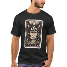 un T-shirt noir caffeinateur de carte de taro.