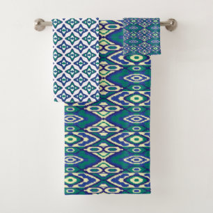 Un tapis symétrique bleu et blanc avec mo complexe