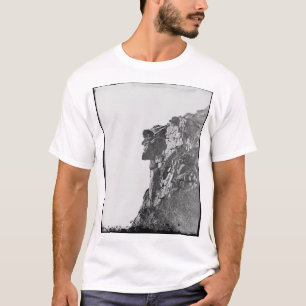 Un vieil homme en T-shirt de montagne