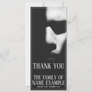 Un visage endormi à mi-ombre