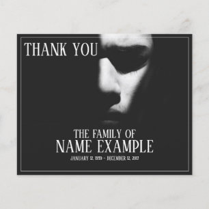 Un visage endormi à mi-ombre