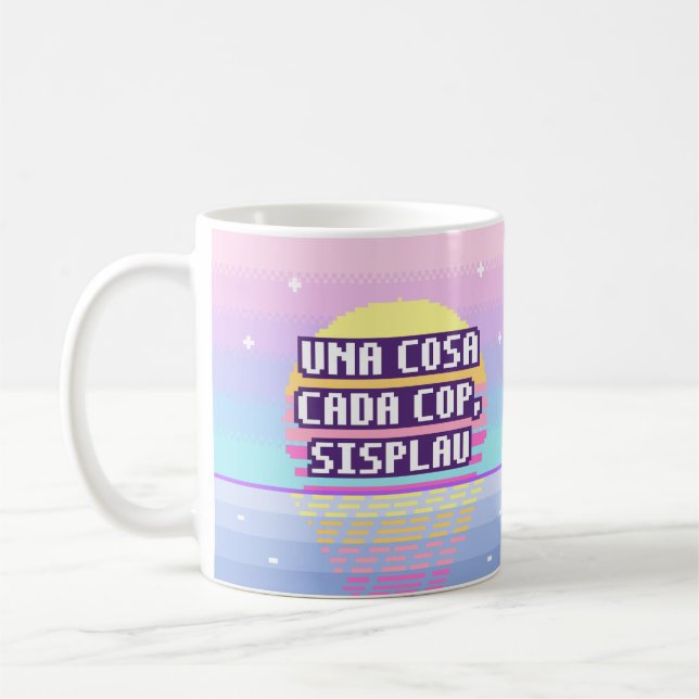 Una Cosa Cada Cop, Sisplau Pixel Mug (Gauche)