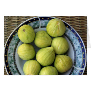 Une assiette de figues méditerranéennes fraîches
