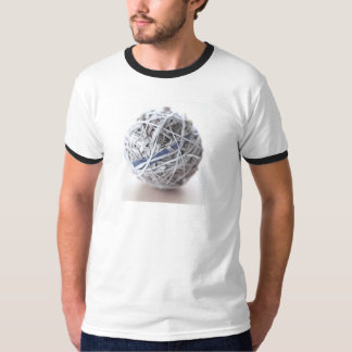 Une boule des bandes élastiques pour un T-shirt !