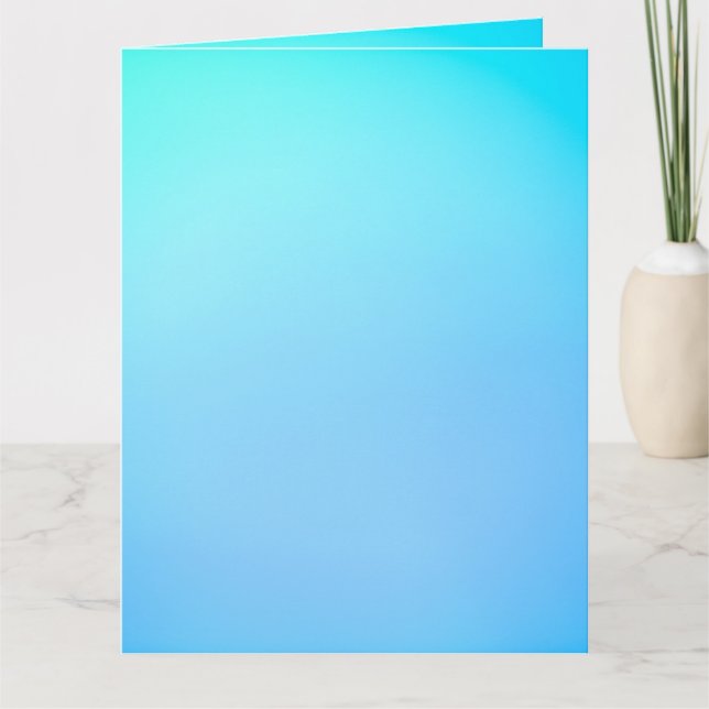 Une carte dégradée bleue vide affichée sur un marb (Devant)