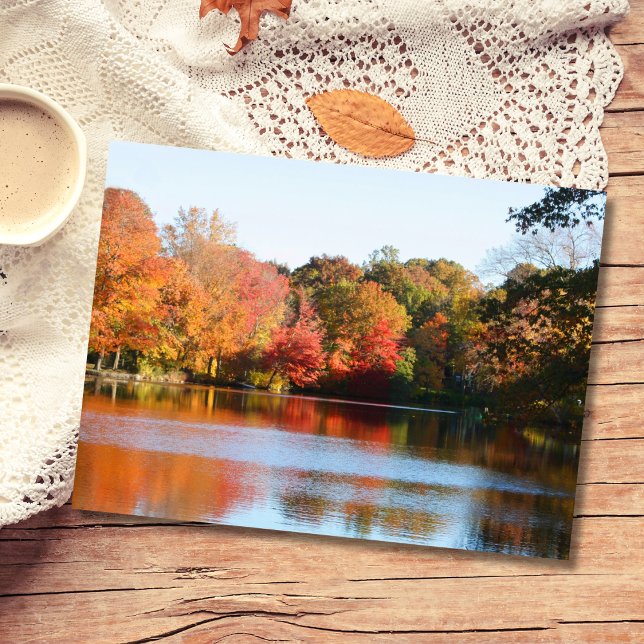 Une carte postale d'un étang d'automne en Nouvelle (Créateur téléchargé)