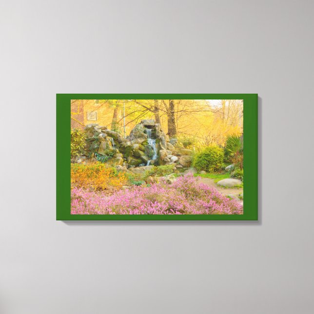 une cascade dans un parc fleuri sur toile enroulée (Recto)