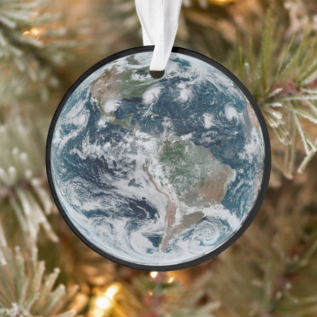 Une Chaîne Perdue De Cyclones Tropicaux (Arbre)