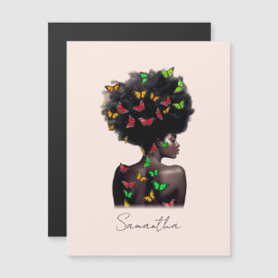 Une femme afro-américaine avec un Afro rempli de p