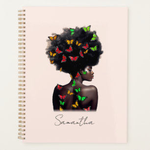 Une femme afro-américaine avec un Afro rempli de p