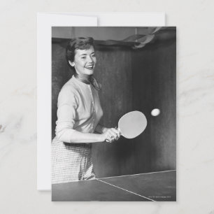 Une Femme Jouant Au Tennis De Table