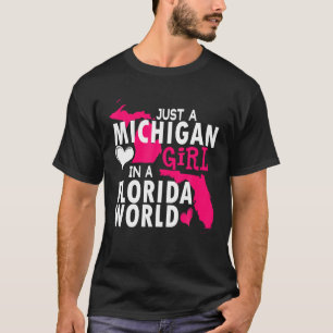 une fille du michigan dans un t-shirt world de flo