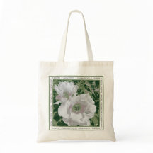 Une grande pivoine blanche sur le sac fourre-tout