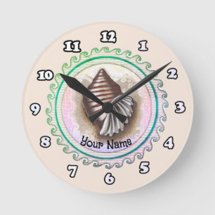 Une horloge à coquillage