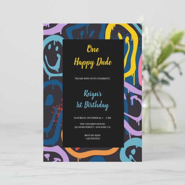 une joyeuse invitation à la fête d'anniversaire (Debout devant)