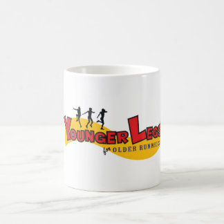 Une plus jeune tasse de jambes