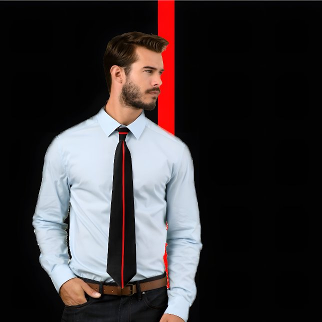 Une seule bande rouge sur la Cravate noire (Man wears black tie with single vertical red stripe. He stands against wall with same design.)