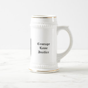 Une tasse avec le votre possèdent très le manteau