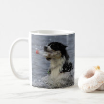 Une tasse mignonne pour des amoureux de les chiens