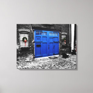 une toile bleue de porte