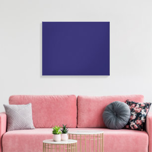 Une toile de fond bleue profonde accentuée par une