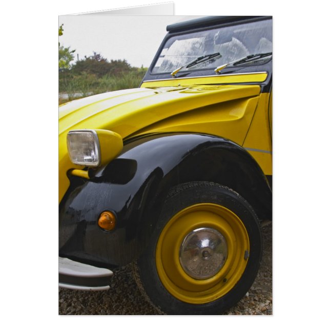 Une vieille Citroen 2CV 2 CV noire et jaune, (Devant)