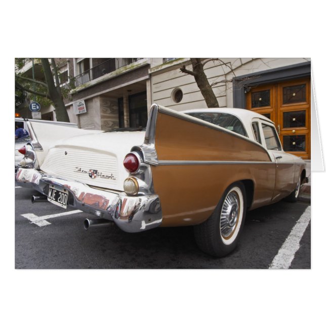 Une voiture classique Studebaker Silver Hawk garée (Devant horizontal)