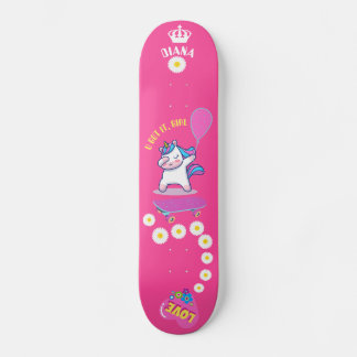 Unicorne sur skateboard avec légendes personnalisé