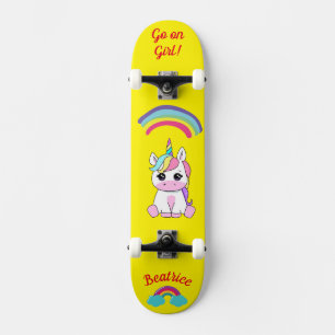 Unicorne sur skateboard avec légendes personnalisé