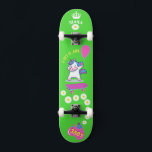 Unicorne sur skateboard avec légendes personnalisé<br><div class="desc">Unicorne sur skateboard avec légendes personnalisées Unicorn Personnalisé Skateboard CLIQUEZ SUR OPTION PERSONNALISER MODÈLE ET ENTREZ LE NOM. vous pouvez également personnaliser d'autres légendes. skateboard cool conçu avec des couleurs vives et pour l'arrière - plan et une licorne funky chevauchant un skateboard. Ce Skateboard est une excellente idée cadeau pour...</div>