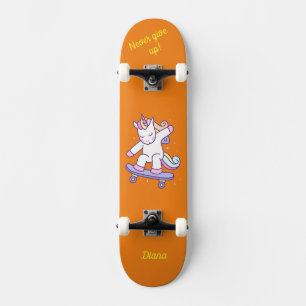 Unicorne sur skateboard pour enfants